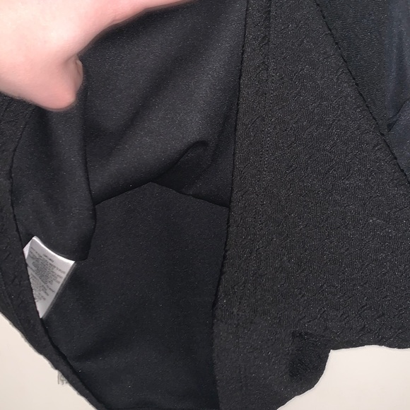 black XL crop top with button back and cut out desgin✨ - Picture 9 of 9